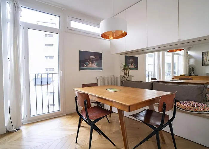 Spacious With View Of The Eiffel Tower Apartamento Paris