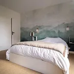 Spacious With View Of The Eiffel Tower *