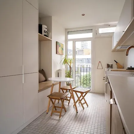 Apartment Spacious With View Of The Eiffel Tower