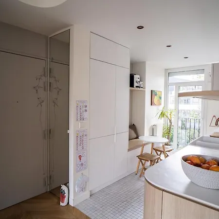 Spacious With View Of The Eiffel Tower Apartment