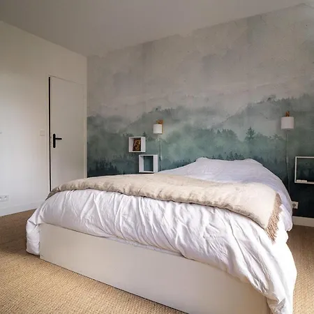 Spacious With View Of The Eiffel Tower *