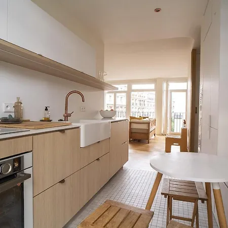 Διαμέρισμα Spacious With View Of The Eiffel Tower Παρίσι