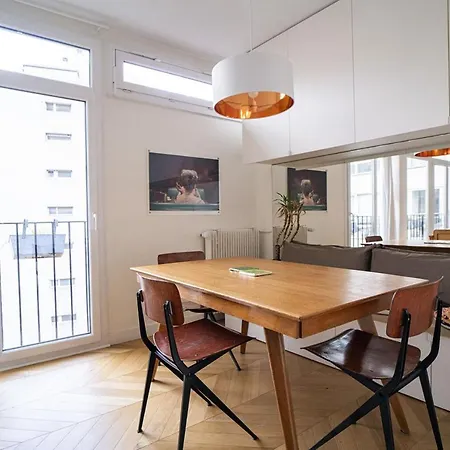 Spacious With View Of The Eiffel Tower Apartman Párizs
