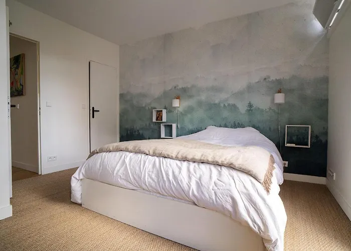 Spacious With View Of The Eiffel Tower *