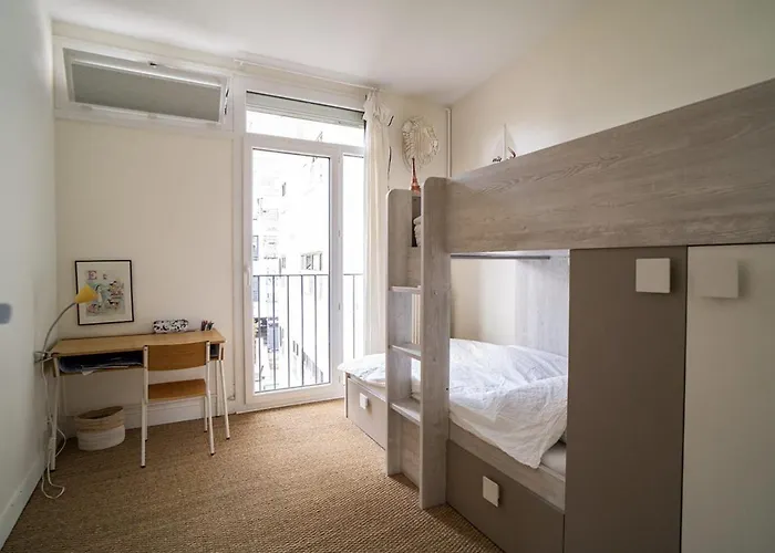 Spacious With View Of The Eiffel Tower