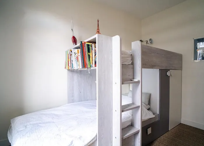 Spacious With View Of The Eiffel Tower Daire *