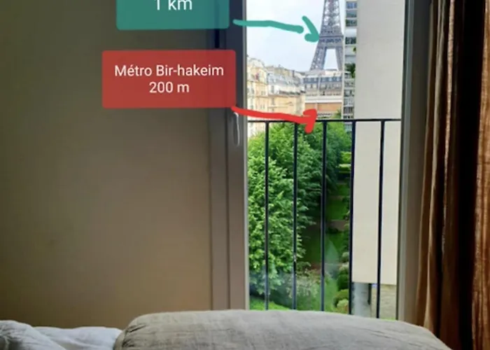 Spacious With View Of The Eiffel Tower *