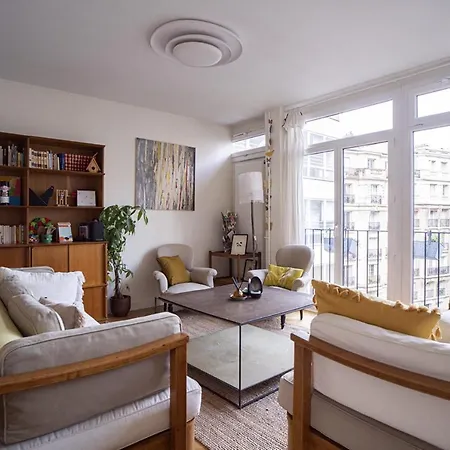Spacious With View Of The Eiffel Tower * 파리